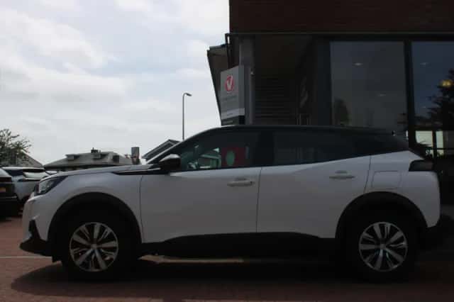 Peugeot 2008 (2021) thumbnail 2