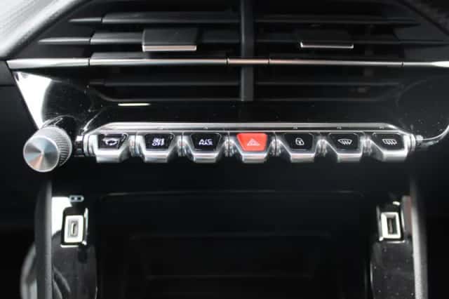 Peugeot 2008 (2021) thumbnail 11