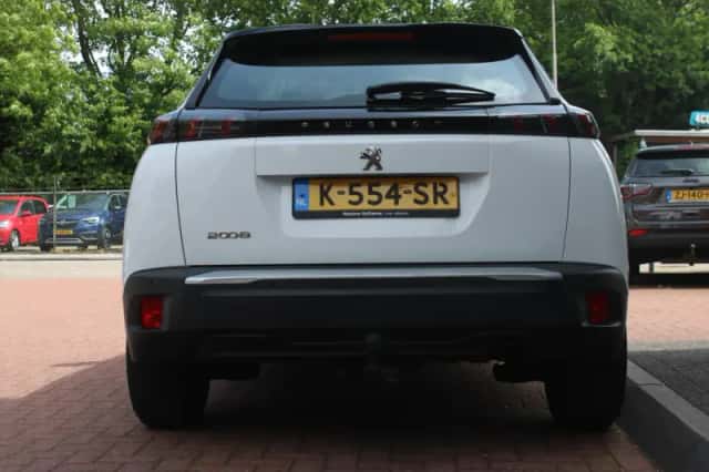 Peugeot 2008 (2021) thumbnail 4