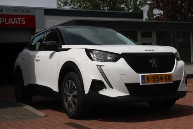 Peugeot 2008 (2021) thumbnail 6