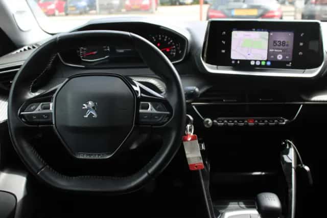 Peugeot 2008 (2021) thumbnail 7