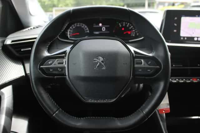 Peugeot 2008 (2021) thumbnail 8