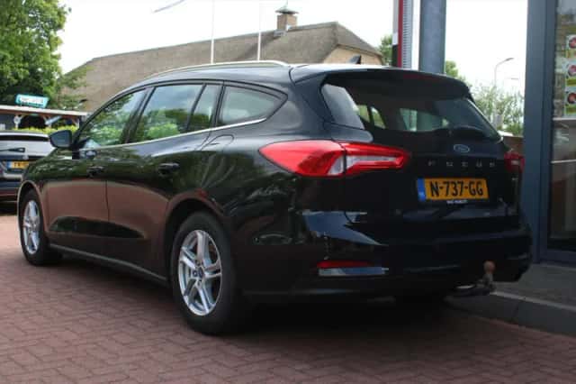Ford Focus (2021) thumbnail 3