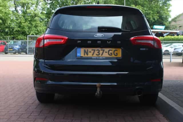 Ford Focus (2021) thumbnail 4