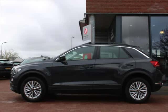 Volkswagen T-Roc (2021) thumbnail 2