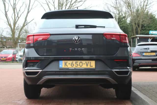 Volkswagen T-Roc (2021) thumbnail 4