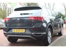 Volkswagen T-Roc (2021) thumbnail 5