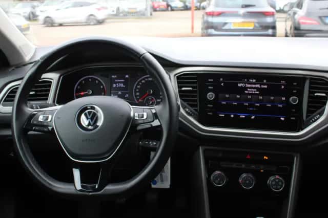 Volkswagen T-Roc (2021) thumbnail 7