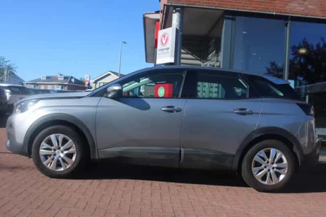 Peugeot 3008 (2018) thumbnail 2