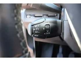 Peugeot 3008 (2018) thumbnail 15