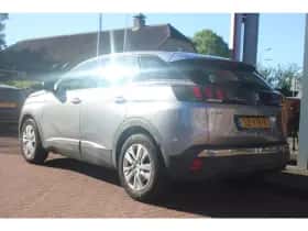 Peugeot 3008 (2018) thumbnail 3