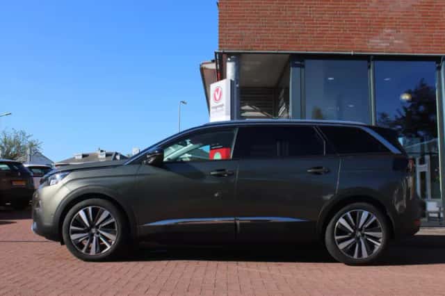 Peugeot 5008 (2020) thumbnail 2