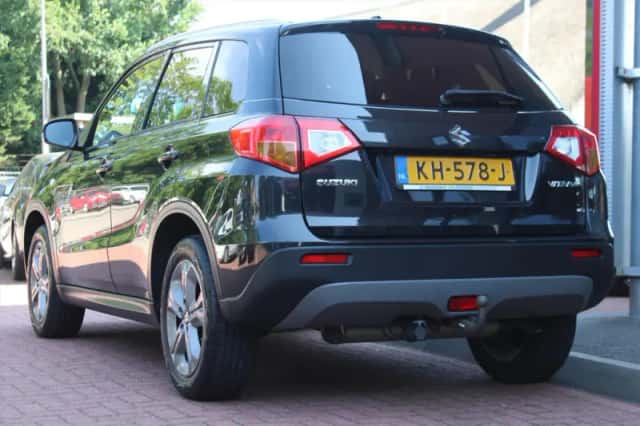 Suzuki Vitara (2016) thumbnail 3
