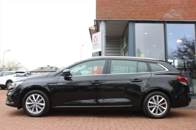 Renault Mégane (2018) thumbnail 2