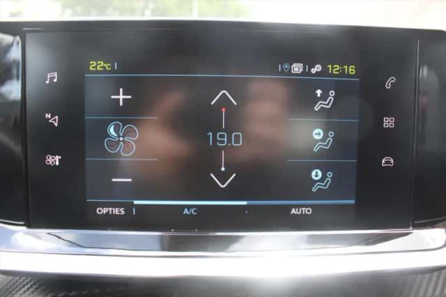 Peugeot e-2008 (2023) thumbnail 12