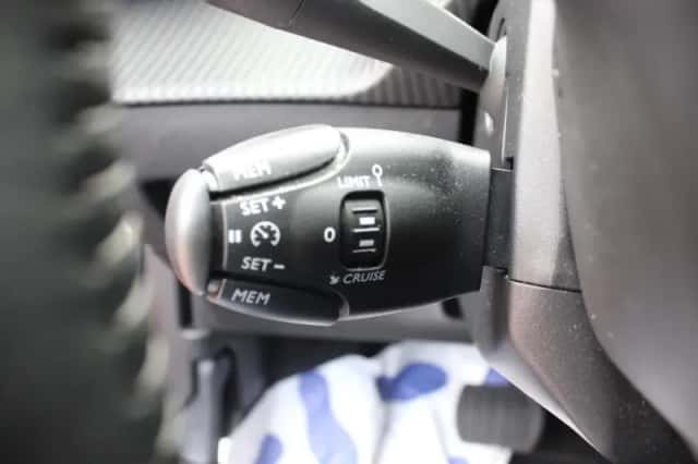 Peugeot e-2008 (2023) thumbnail 15