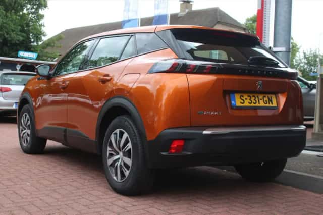 Peugeot e-2008 (2023) thumbnail 4