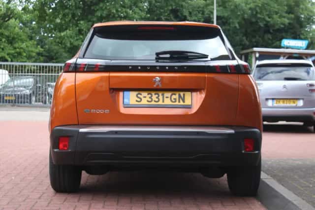 Peugeot e-2008 (2023) thumbnail 5
