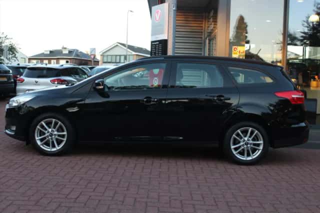 Ford Focus (2017) thumbnail 2
