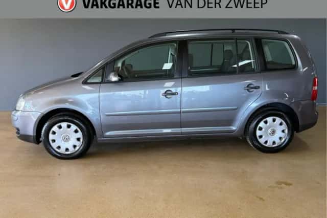 Volkswagen Touran (2005) thumbnail 2