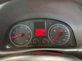 Volkswagen Touran (2005) thumbnail 12