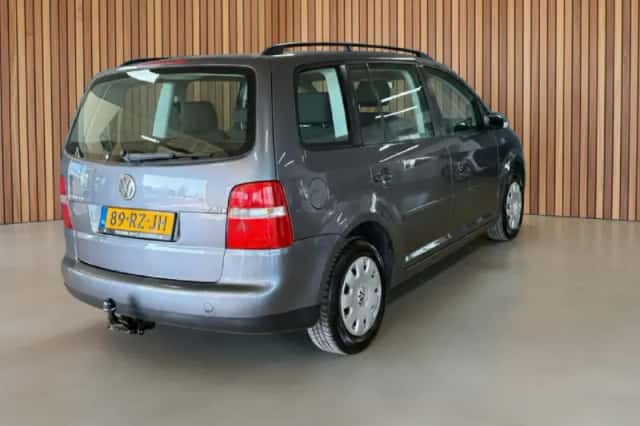 Volkswagen Touran (2005) thumbnail 3