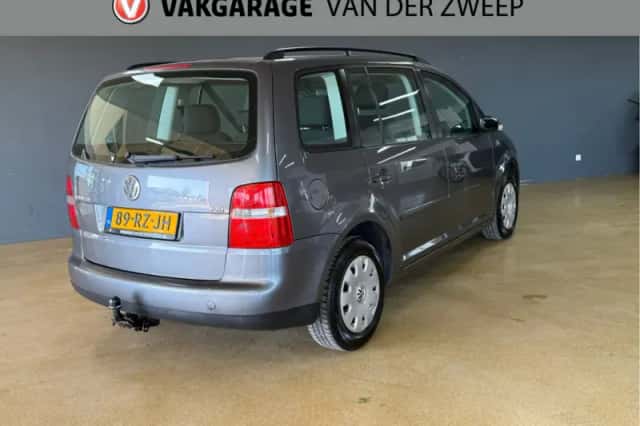 Volkswagen Touran (2005) thumbnail 4