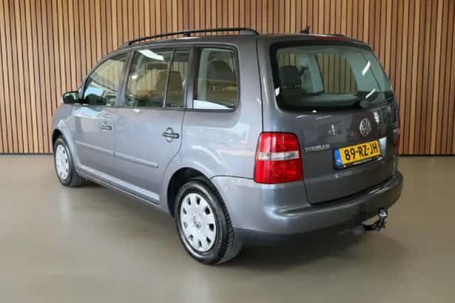 Volkswagen Touran (2005) thumbnail 4