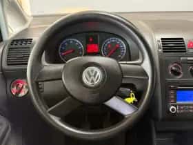 Volkswagen Touran (2005) thumbnail 10
