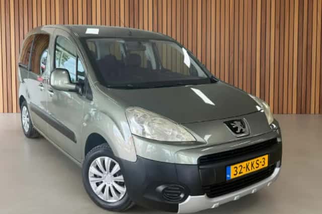Peugeot Partner (2010) thumbnail 2