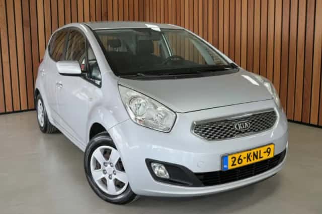Kia Venga (2010) thumbnail 2