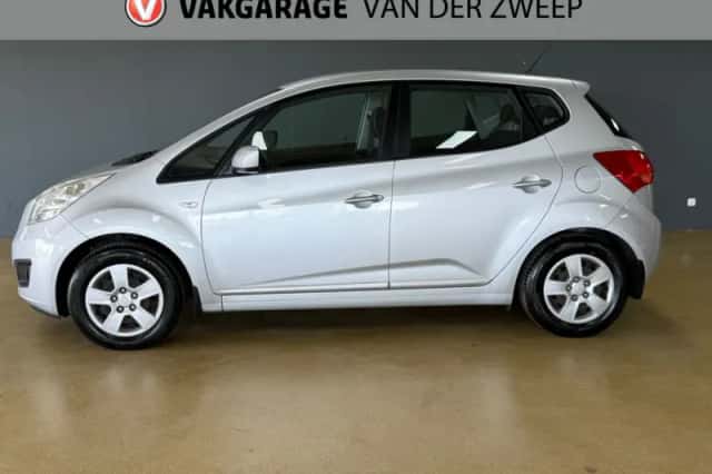 Kia Venga (2010) thumbnail 3