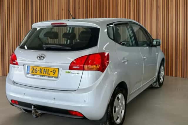 Kia Venga (2010) thumbnail 4