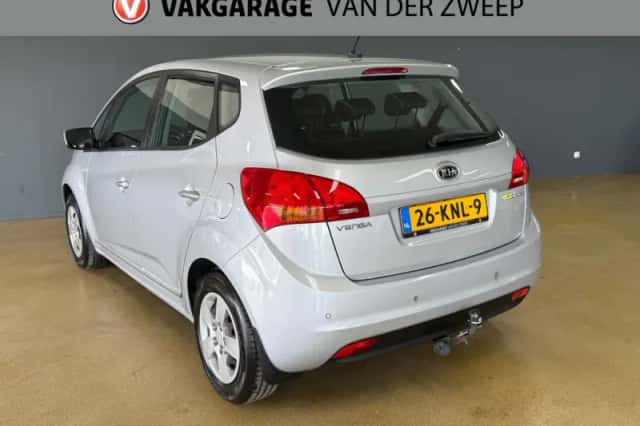 Kia Venga (2010) thumbnail 5