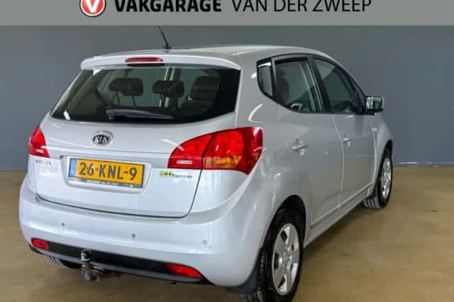 Kia Venga (2010) thumbnail 6