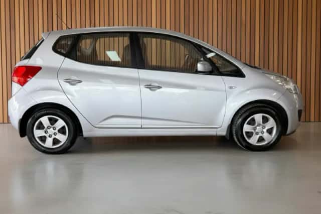 Kia Venga (2010) thumbnail 6