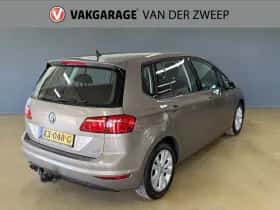 Volkswagen Golf (2016) thumbnail 4
