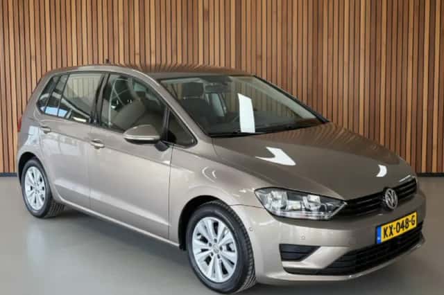 Volkswagen Golf (2016) thumbnail 2