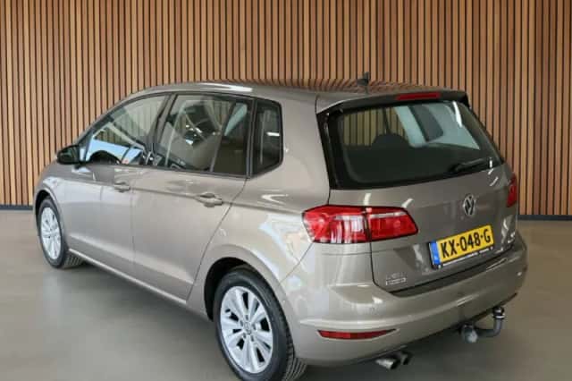 Volkswagen Golf (2016) thumbnail 3