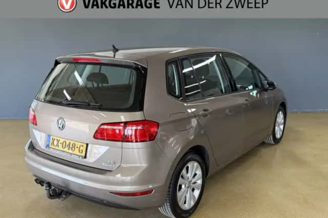 Volkswagen Golf (2016) thumbnail 4