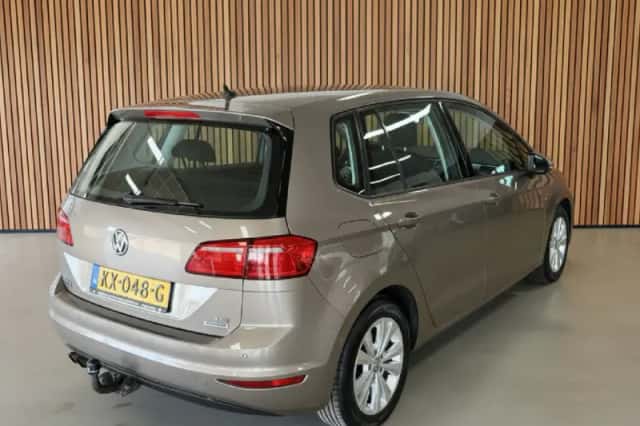 Volkswagen Golf (2016) thumbnail 4