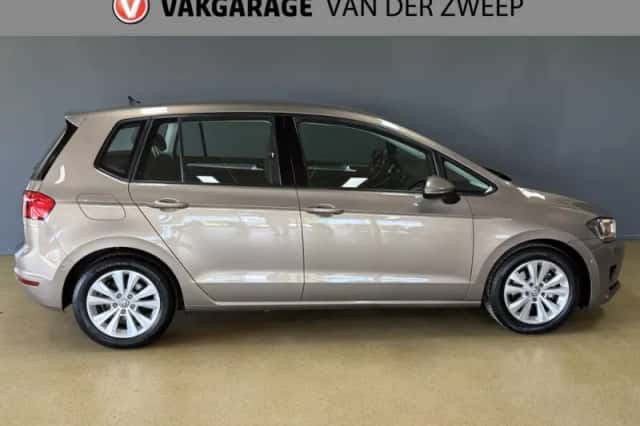 Volkswagen Golf (2016) thumbnail 5