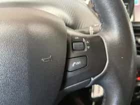 Peugeot 2008 (2016) thumbnail 24