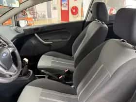 Ford Fiesta (2010) thumbnail 15