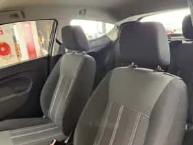 Ford Fiesta (2010) thumbnail 16