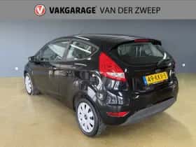 Ford Fiesta (2010) thumbnail 3
