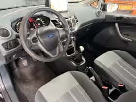 Ford Fiesta (2010) thumbnail 7