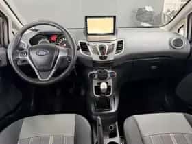 Ford Fiesta (2010) thumbnail 8