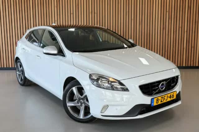 Volvo V40 (2015) thumbnail 2