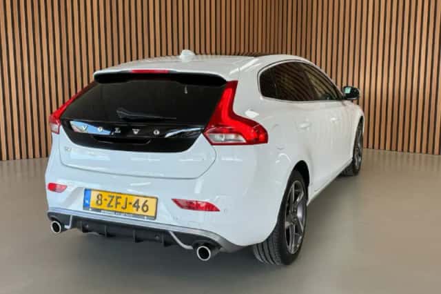 Volvo V40 (2015) thumbnail 4
